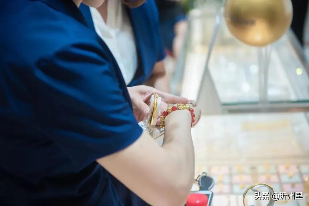 为真爱选对钻克徕帝泰盛广场店盛大绽放定制美妆蛋免费送