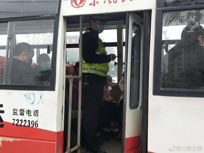 基层派出所强化清明节安保,县公安机关做好清明节安保工作