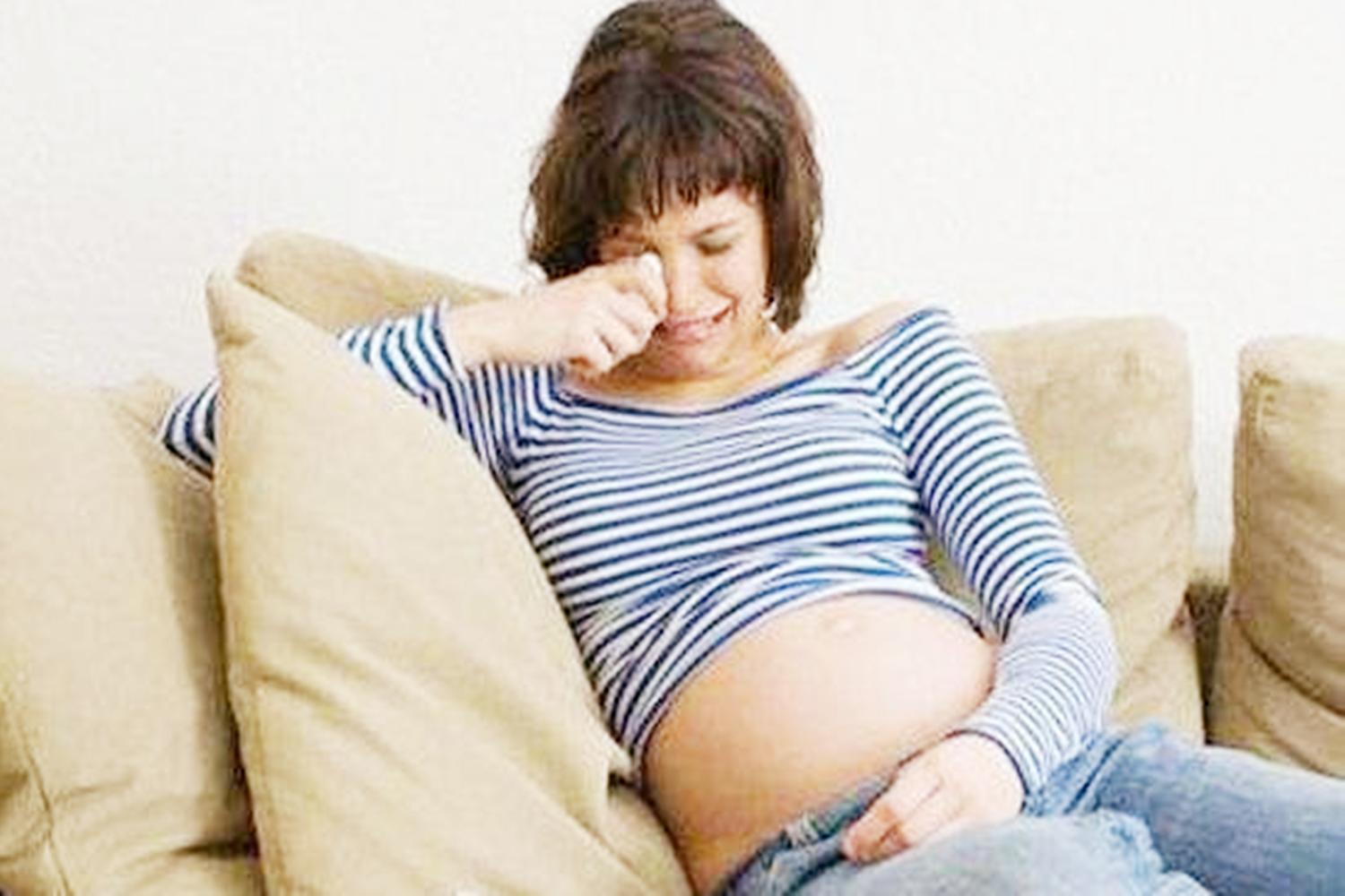 怀孕的女人容易哭是矫情吗,怀孕后为什么爱哭老公不安慰