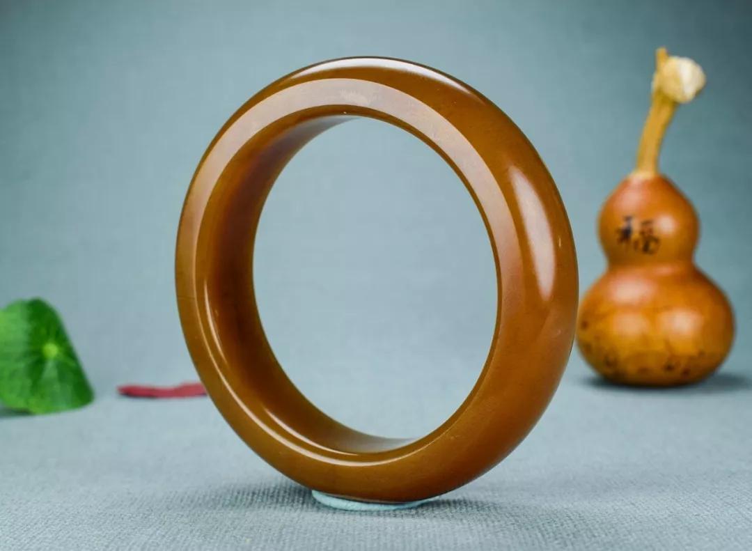 玉买回来就不值钱了吗,买玉以后发现毛病可退换吗