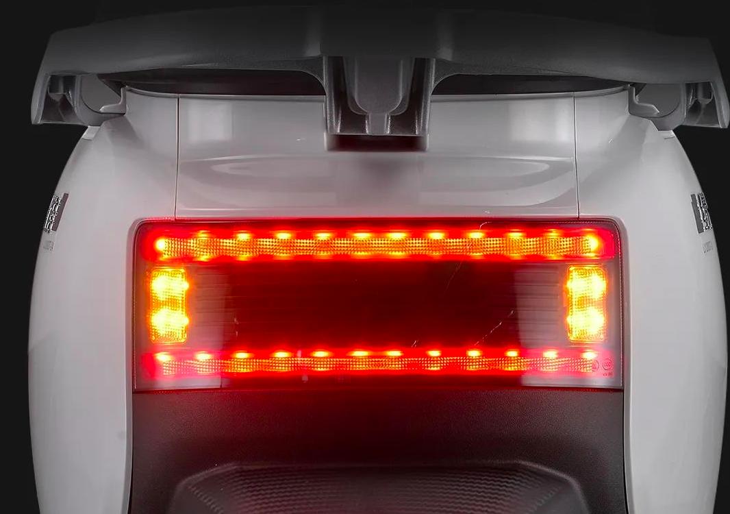 绿佳新款电动车评测:搭载+能量电机,高效省电,最大续航136公里