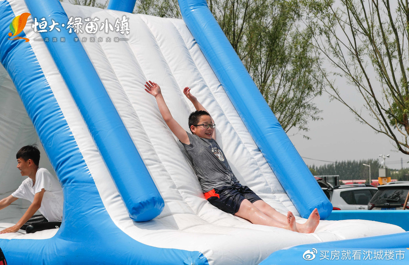 恒大绿茵小镇景观,恒大绿茵小镇热气球