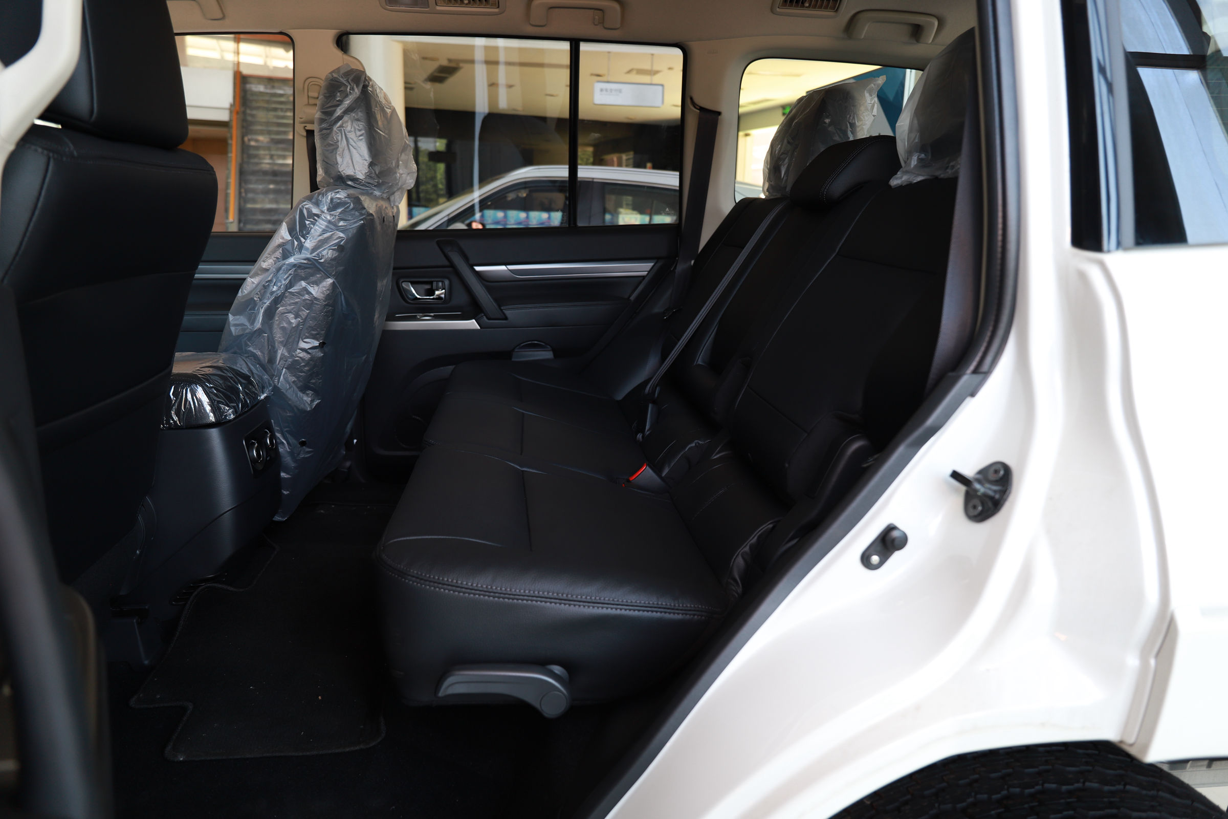 帕杰罗v77与lc100陆巡4500哪个好,2020款三菱进口帕杰罗越野视频