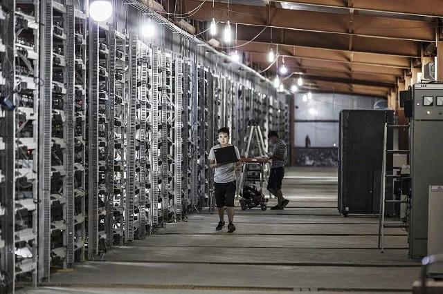 现在矿机挖一枚特币要多久,矿机一年能出多少矿币