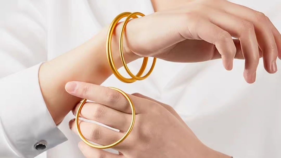适合40岁女性的黄金手镯有哪些,适合30岁女人戴黄金手镯的款式