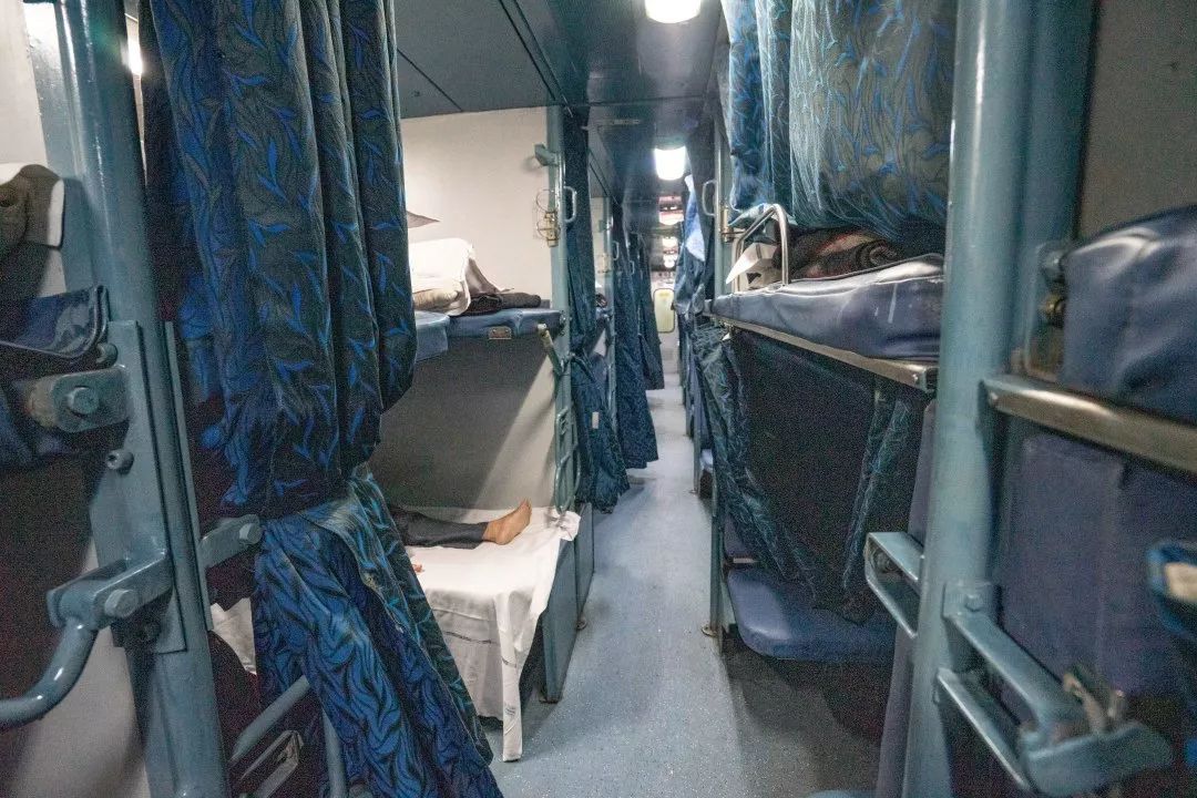 印度加尔各答地铁列车,印度火车站加尔各答