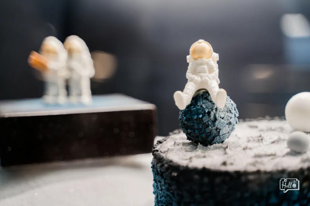 好利来售货小哥哥,好利来lab店服务员