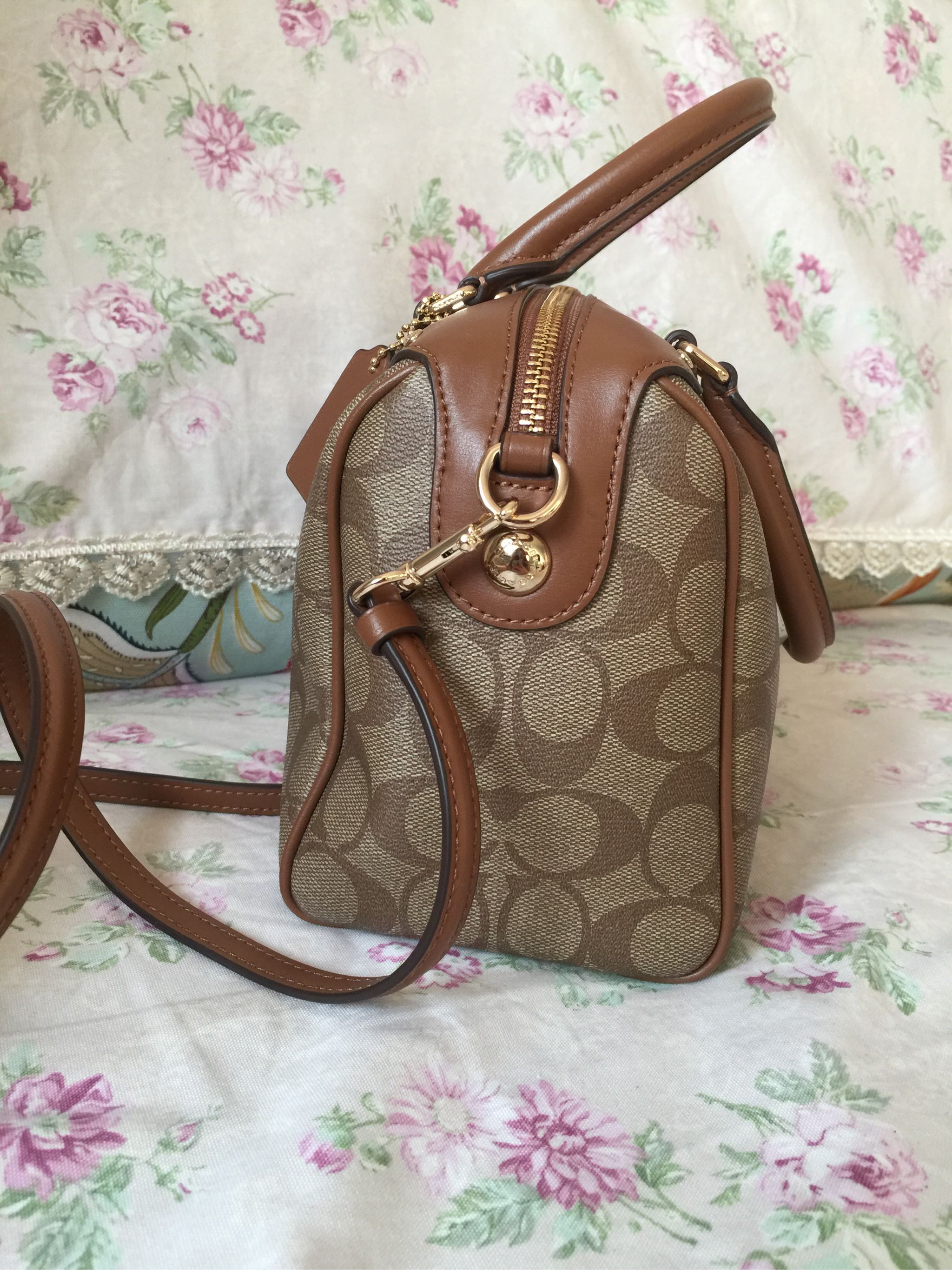 coach蔻驰波士顿包推荐颜色,蔻驰新款迷你波士顿包专柜款