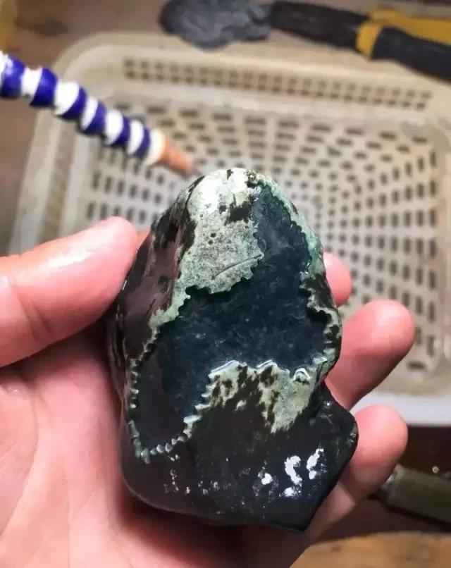 捡漏翡翠原石,南齐晴底翡翠原石