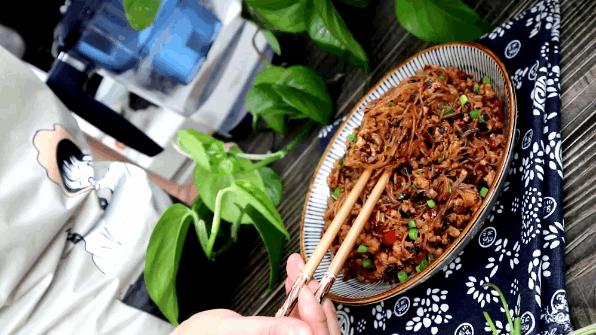 在家怎么炒粉丝不粘锅,粉丝怎么炒才不会粘锅变成一坨