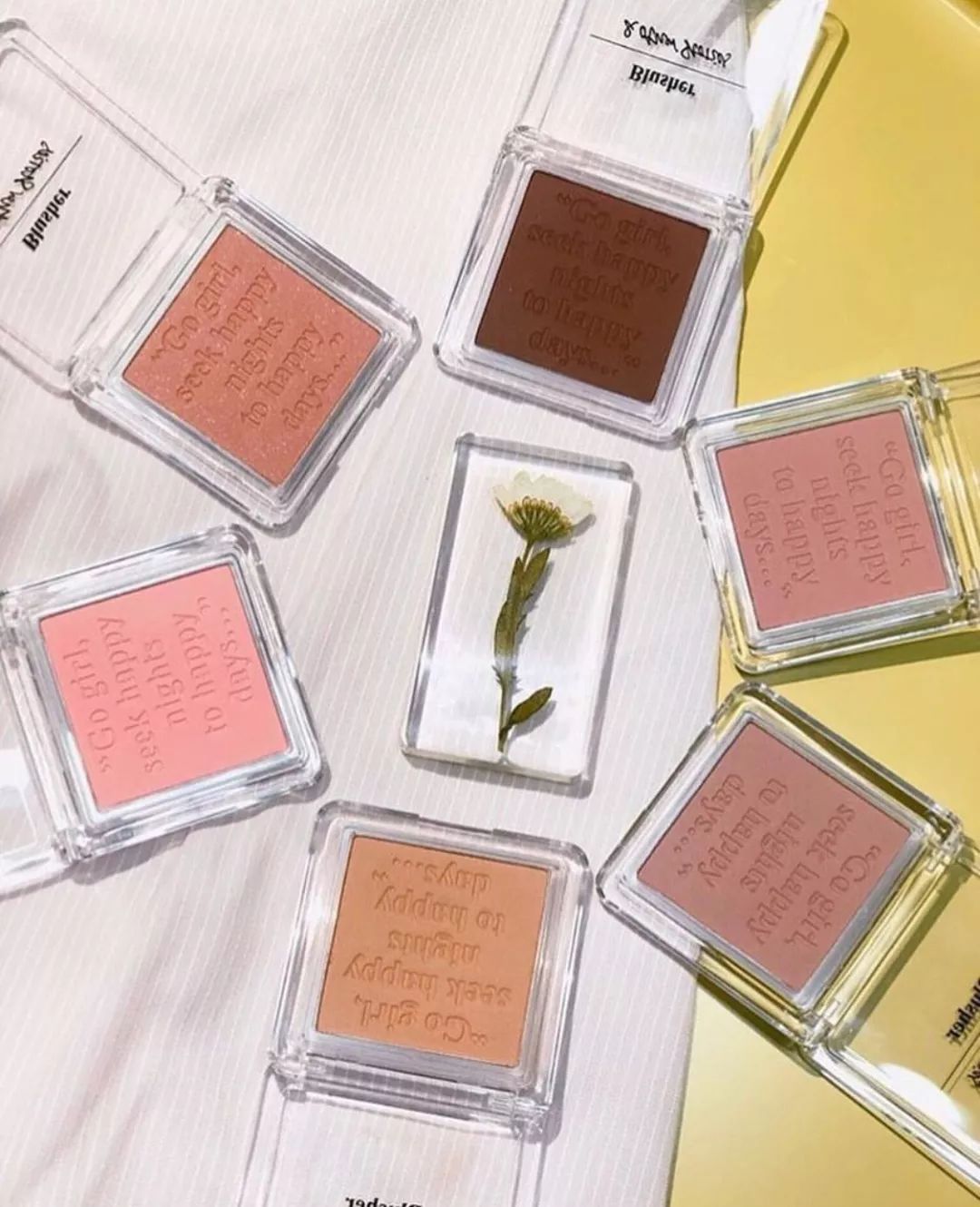 现在流行的美妆,现在比较流行哪些美妆产品