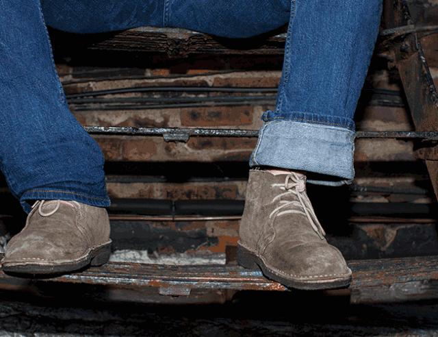 牛仔裤搭配鞋子女秋冬,秋冬怎么选牛仔裤