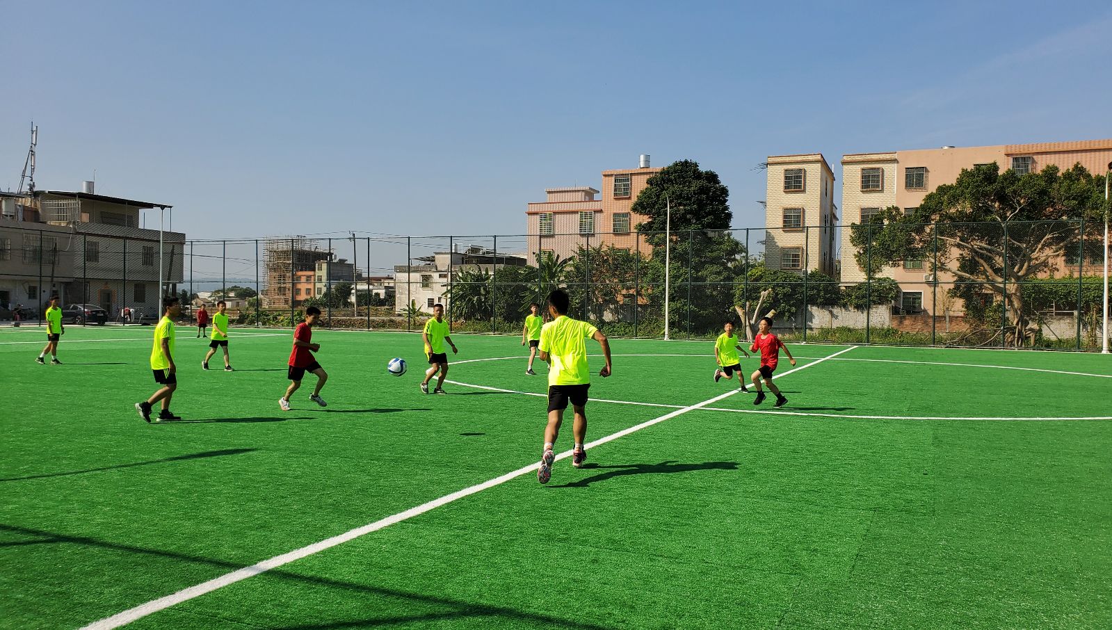 乡村私人建足球场有补贴吗,加强足球场地建设和开放利用