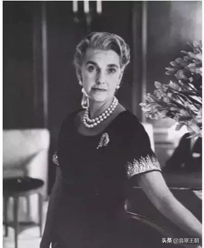 史上最贵的翡翠项链是什么,世界上最贵的帝王绿翡翠珠链套装