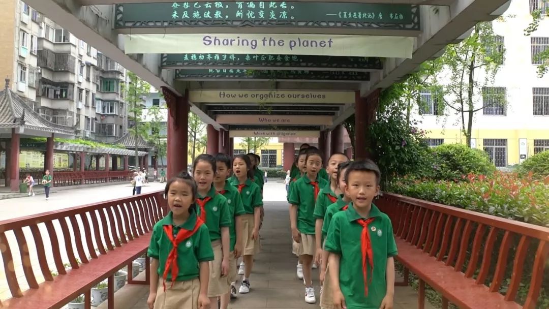 校园快闪歌曲完整版成都,快闪最感人的校园歌曲