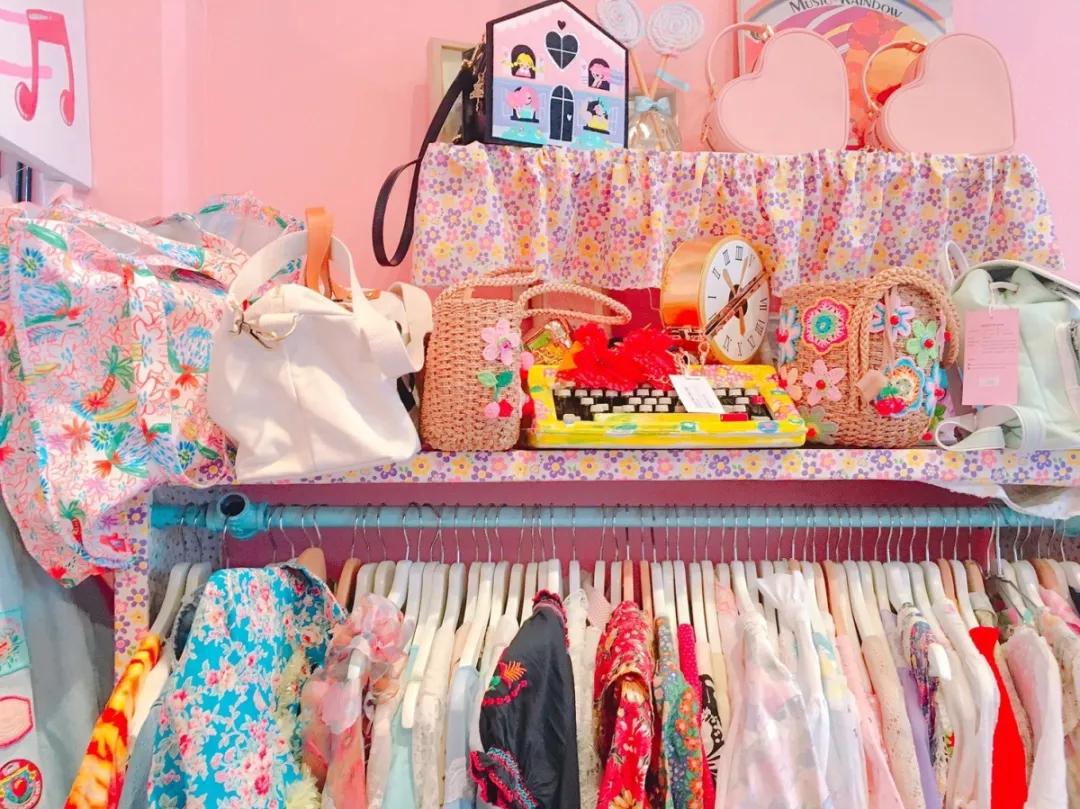 泰国便宜小众潮牌衣服,最近很火的泰国潮牌衣服