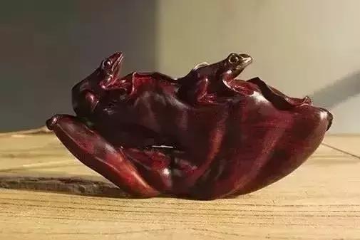 木雕兽头什么寓意,长颈鹿木雕婚礼摆件有什么寓意