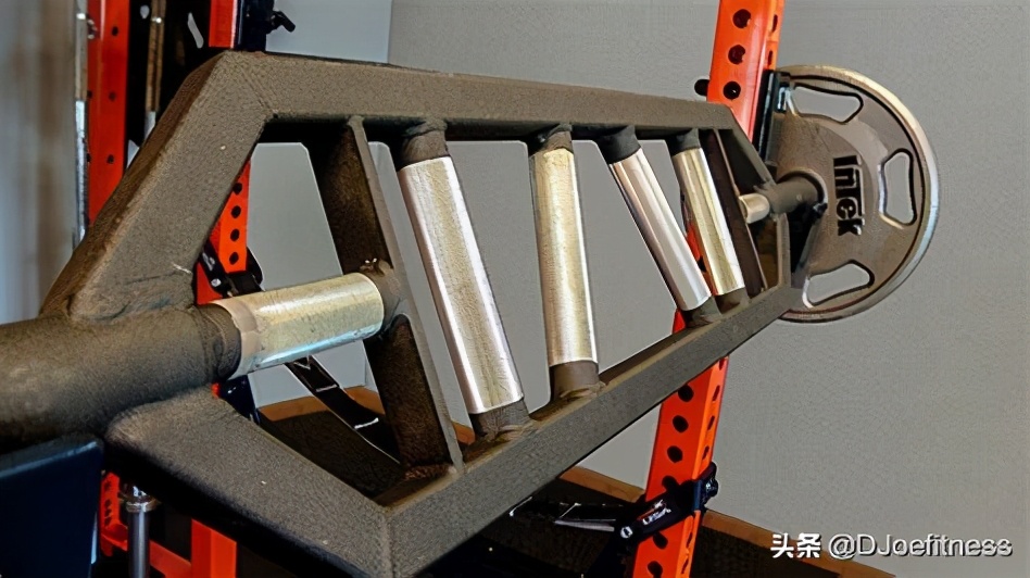 健身开始用器械练还是哑铃杠铃好,健身常见动作除了卧推还有哪种