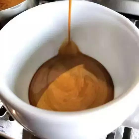 咖啡新手入门拿铁,拿铁咖啡是怎么做出来的