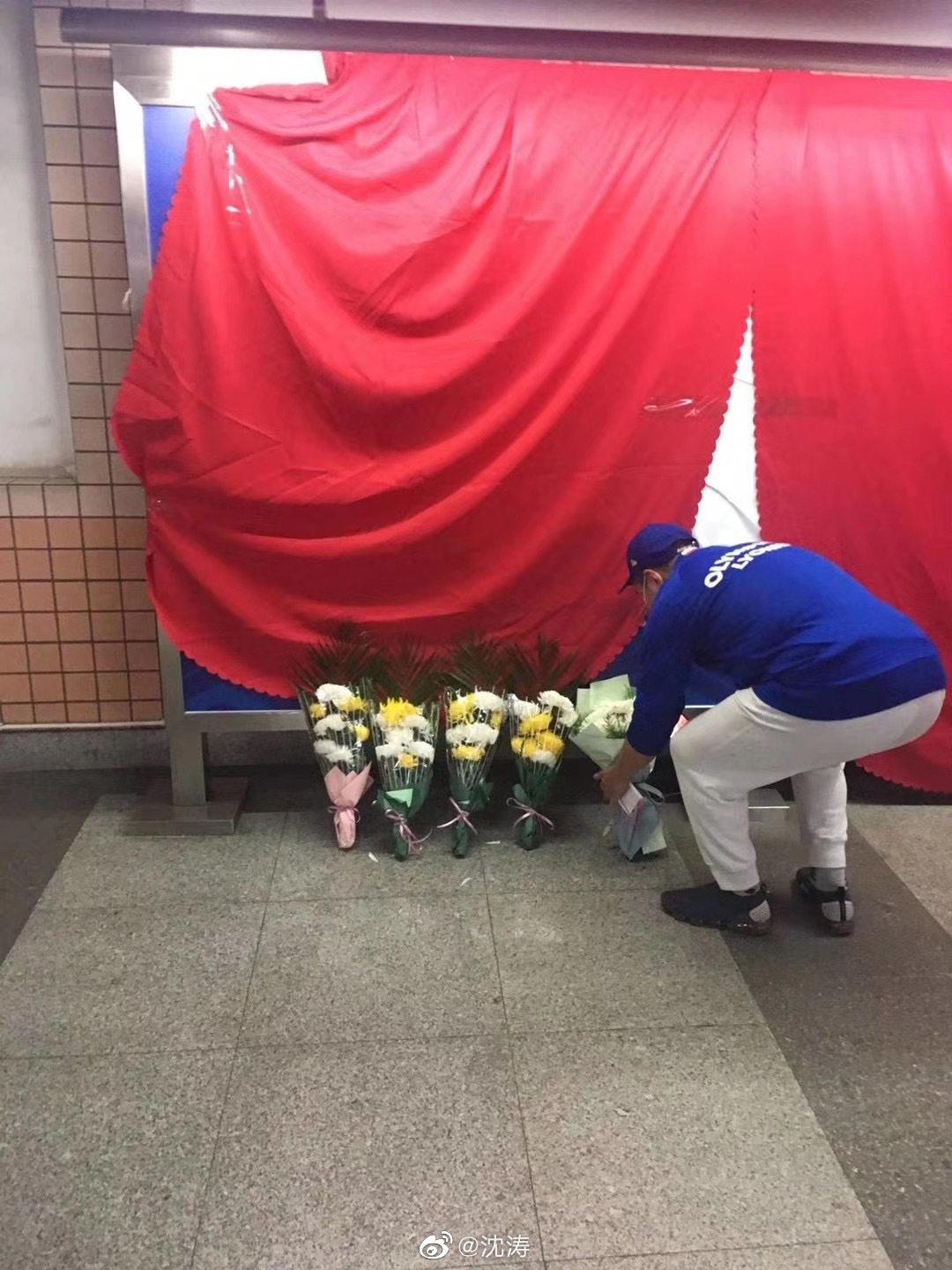 上海虹口足球场苏宁夺冠,申花主场进球后球迷震撼呐喊视频