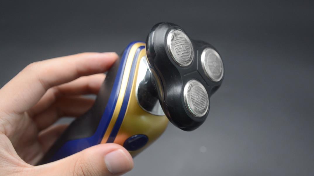 光头剃须神器钝了怎么办,剃须刀变钝不好用只需一张纸