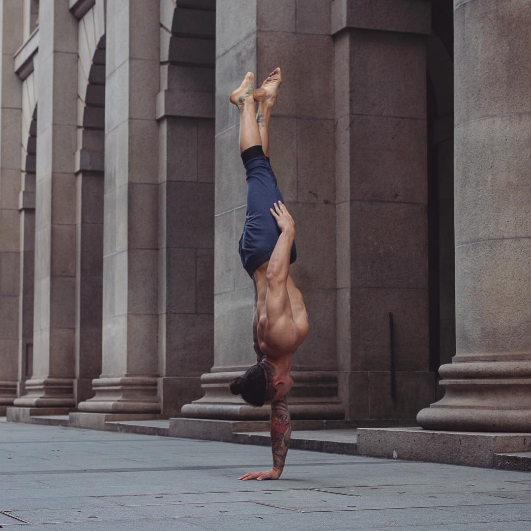 男神“衣架子”身材大揭秘，原来是每天坚持瑜伽，力量升级不得了