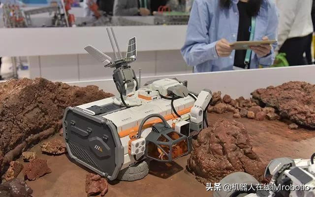 高科技硬核机器人,ces前沿的科技产品人形机器人