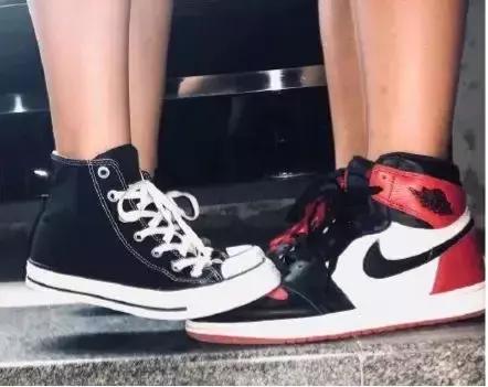 脚踩3000的AJ，戴劳力士手表，就能追到女生？你不配