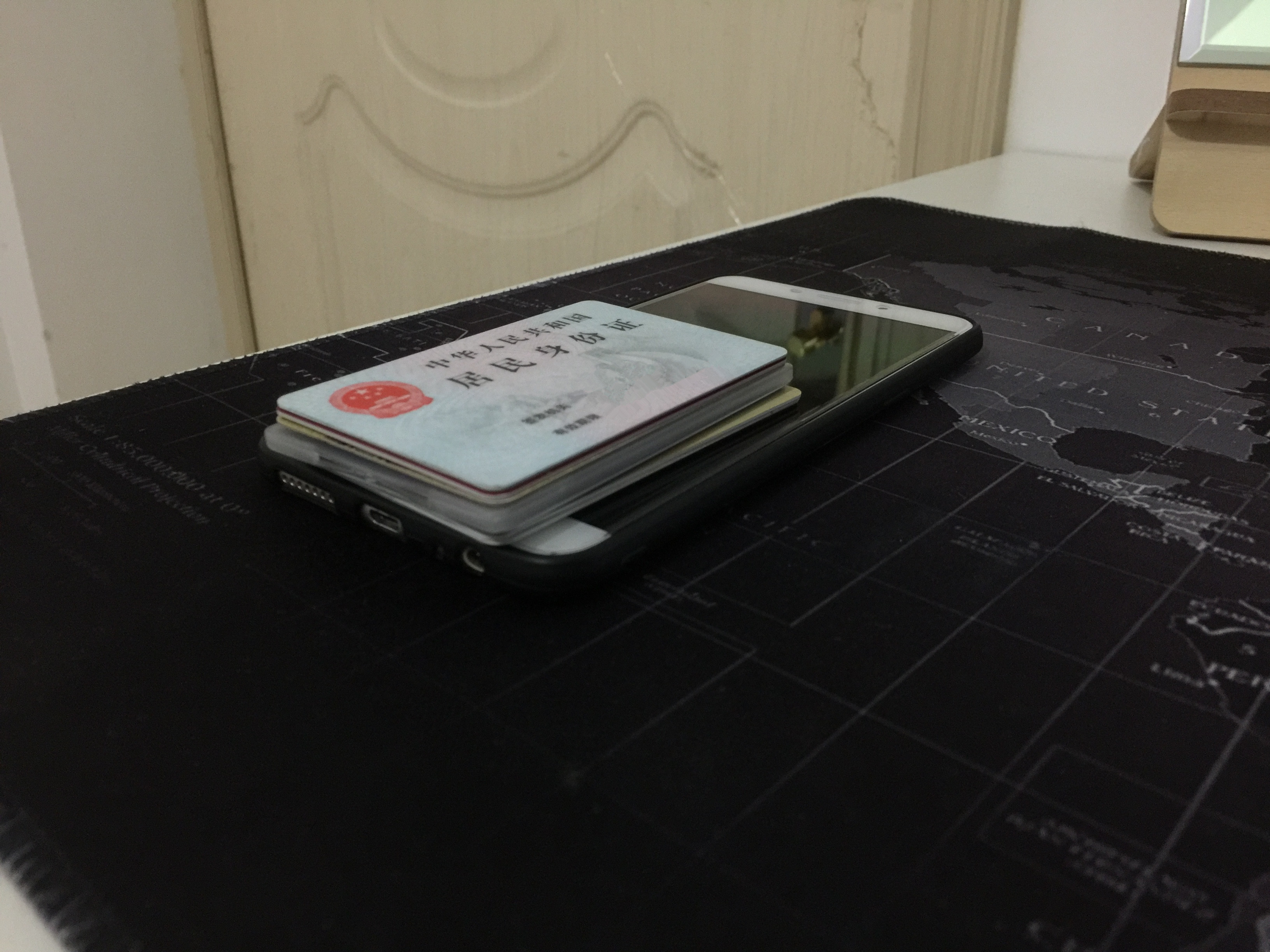 nfc卡片和手机放一起会消磁吗,银行卡和手机放在一起会消磁吗