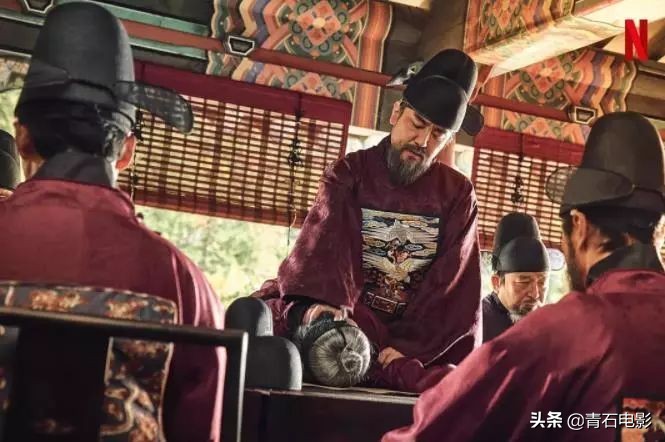 学习港片成韩国新任影史票房冠军，男主连续3年作品都破千万人次