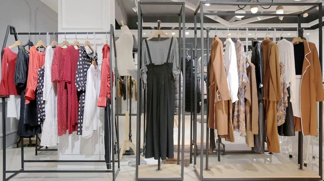 为什么最近服装不好卖了,为啥很多服装批发市场都在下滑