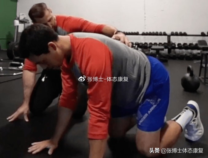 背部训练后腰椎疼怎么回事,训练背阔肌的时候腰椎疼痛