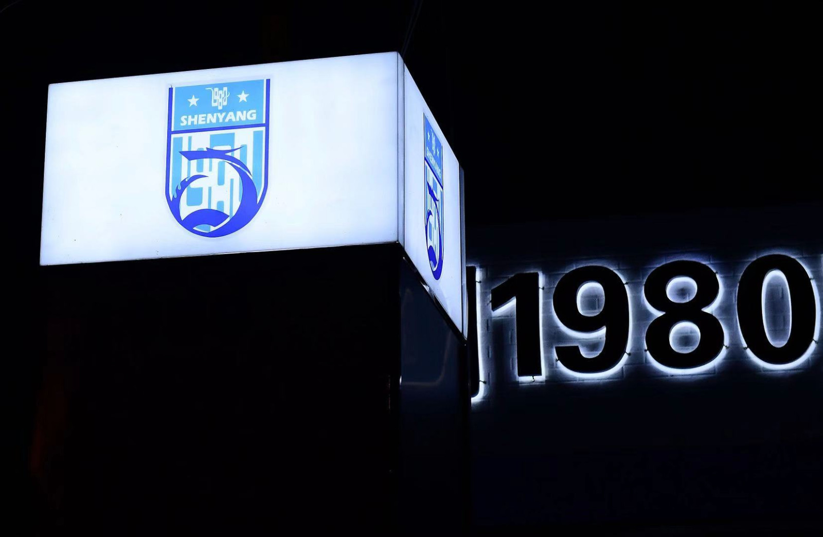 带空调的室内足球场,冬季的足球场