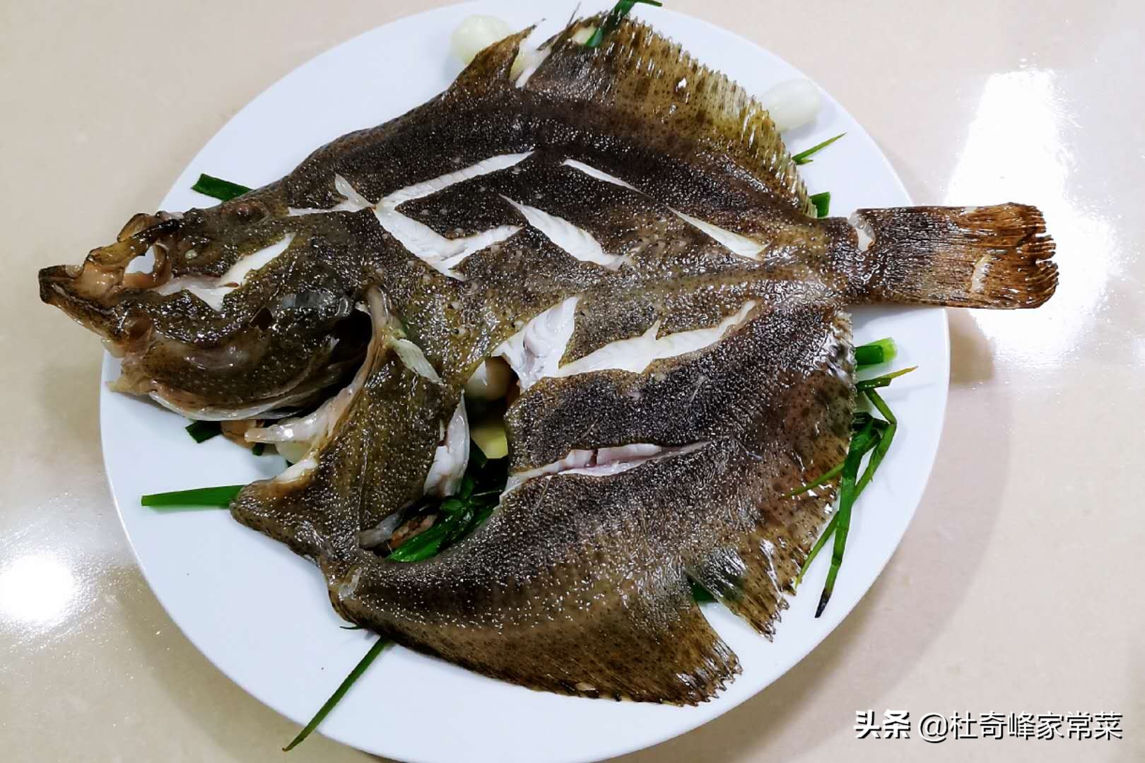 清蒸多宝鱼家庭做法,秘制鲜嫩入味清蒸多宝鱼做法