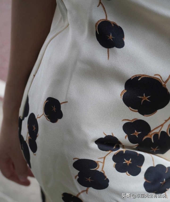 喜欢穿裙子的女人温柔吗,有品位女人喜欢穿连衣裙