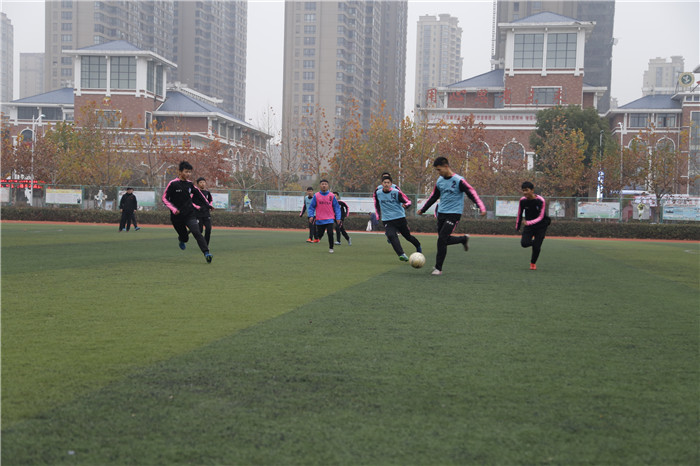 缁胯尩鍦轰笂瓒崇悆姊︽兂,缁胯尩杩芥ⅵ鏍″洯瓒崇悆鑱旇禌