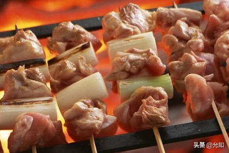 烤肉串时火炭烧到什么程度可以烤,电烤串的酱料跟碳烤的不同吗