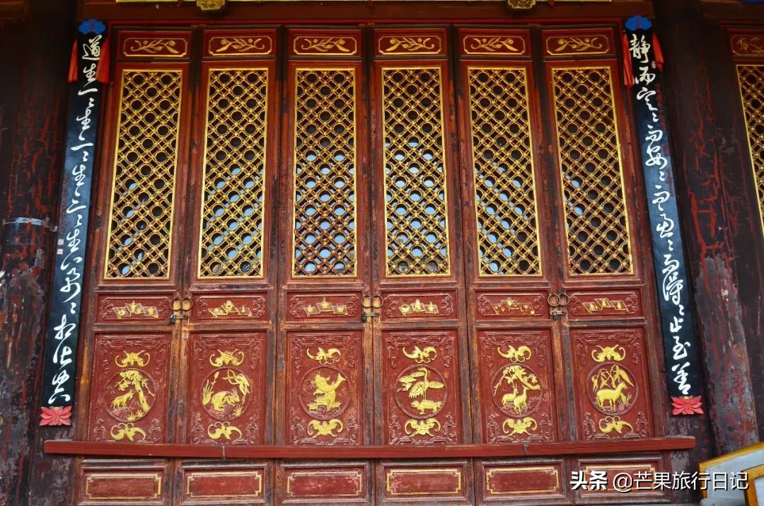 云南有块“天下第一雕”，手机拍照10元相机拍照50元，贵不贵？