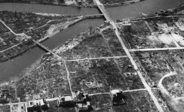 霍金站起来的照片,霍金站着