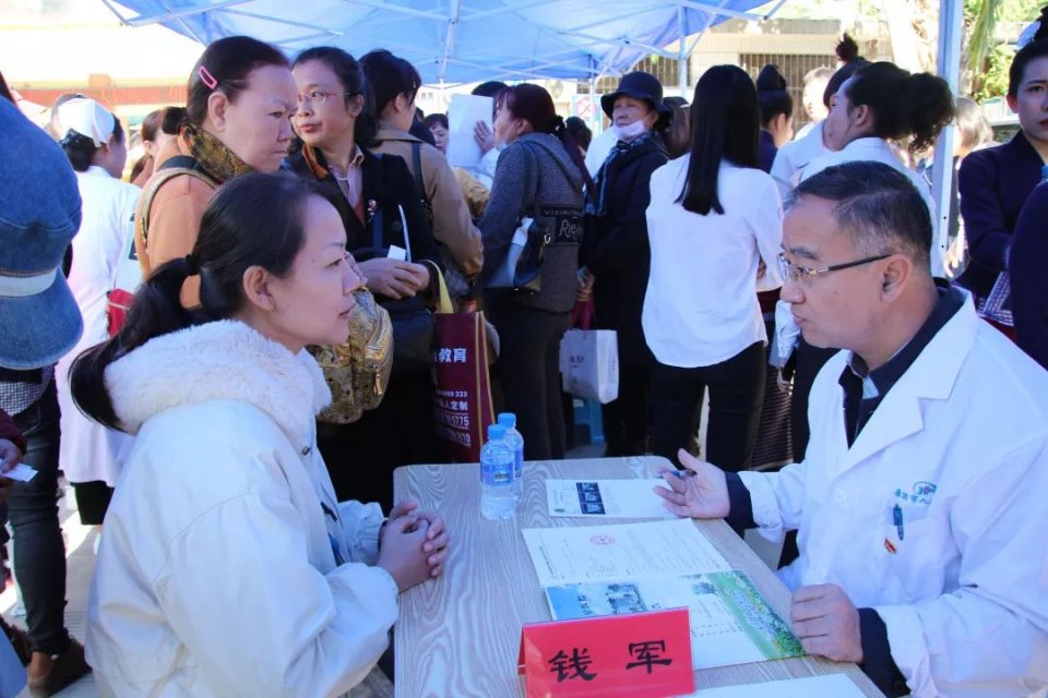 景洪市人民医院成立甲状腺外科程若川及超声科王丹专家团队工作站