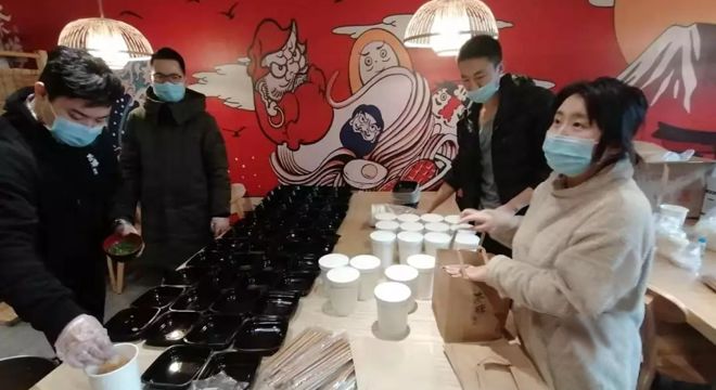 前线医护人员的辛酸,医护人员脱下防护服的泪水