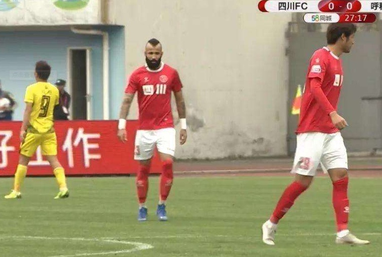 一记回旋踢,一记贴地斩将球踢进韩国球门