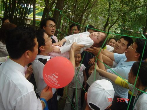 室内适合玩激励团队凝聚力的游戏,培训团队游戏