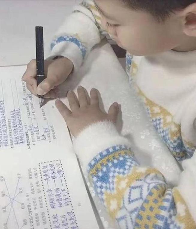 小孩练字字体打印,9岁男孩练字印刷体