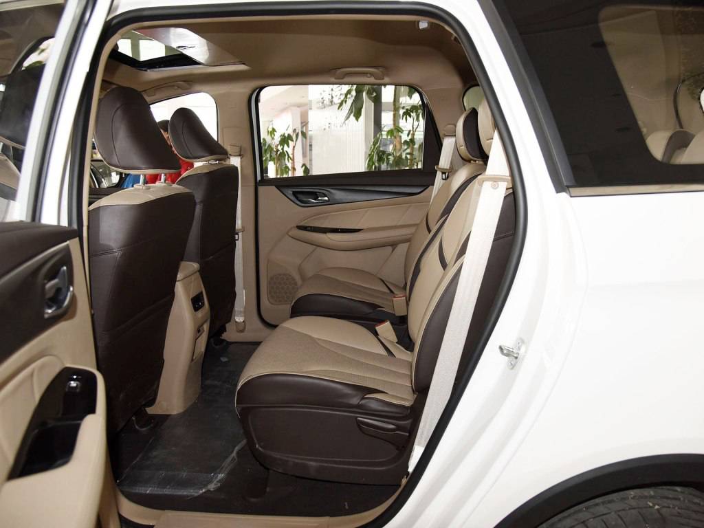 宝骏7301.5t,17款宝骏730尊享型