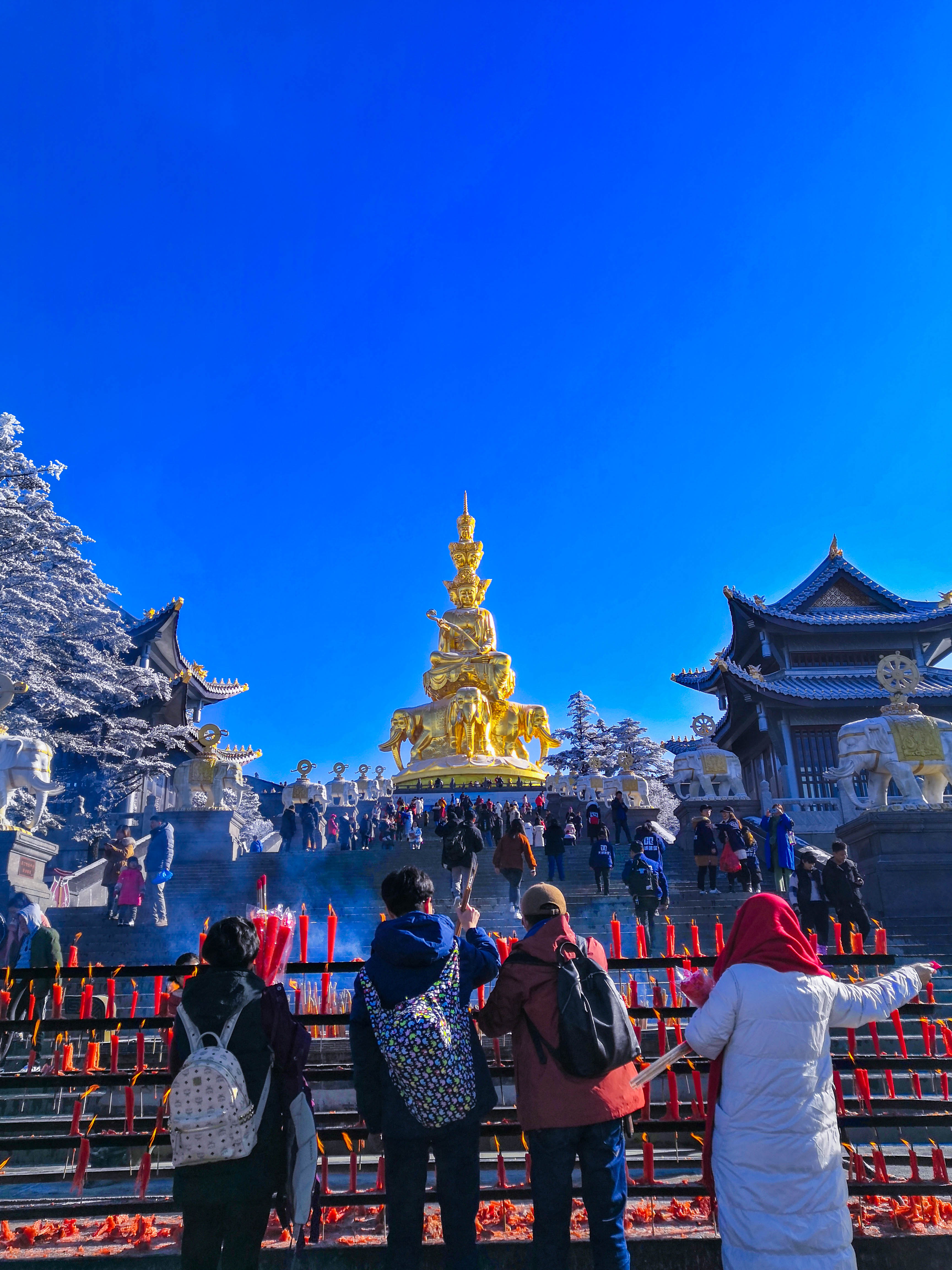 峨眉山冬雪仙境,峨眉山象城旅游