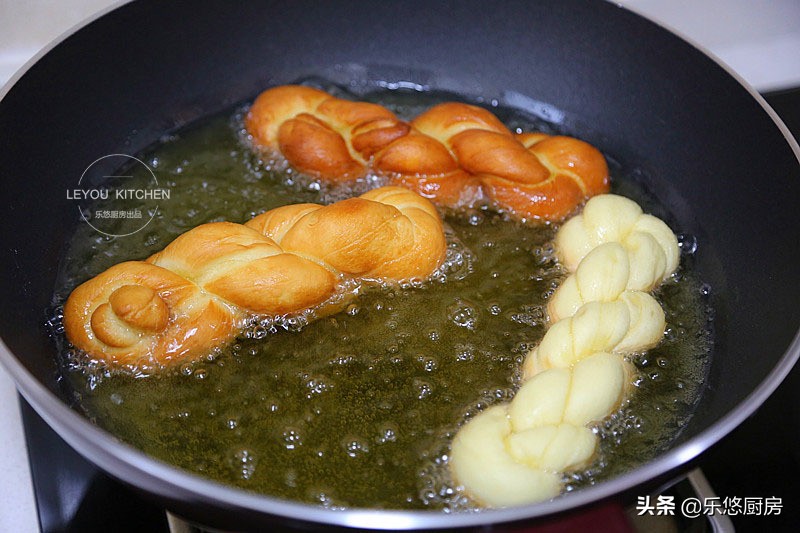 酥脆的麻花怎么和面做,和麻花一样的面包