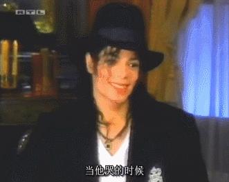 2009年，因父亲杰克逊去世遭受“非议”的帕里斯，今22岁卷土重来