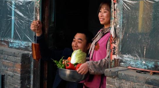 比起牛爱芳春花的人设崩塌,蜀中桃子姐的清醒与真实,真叫人佩服