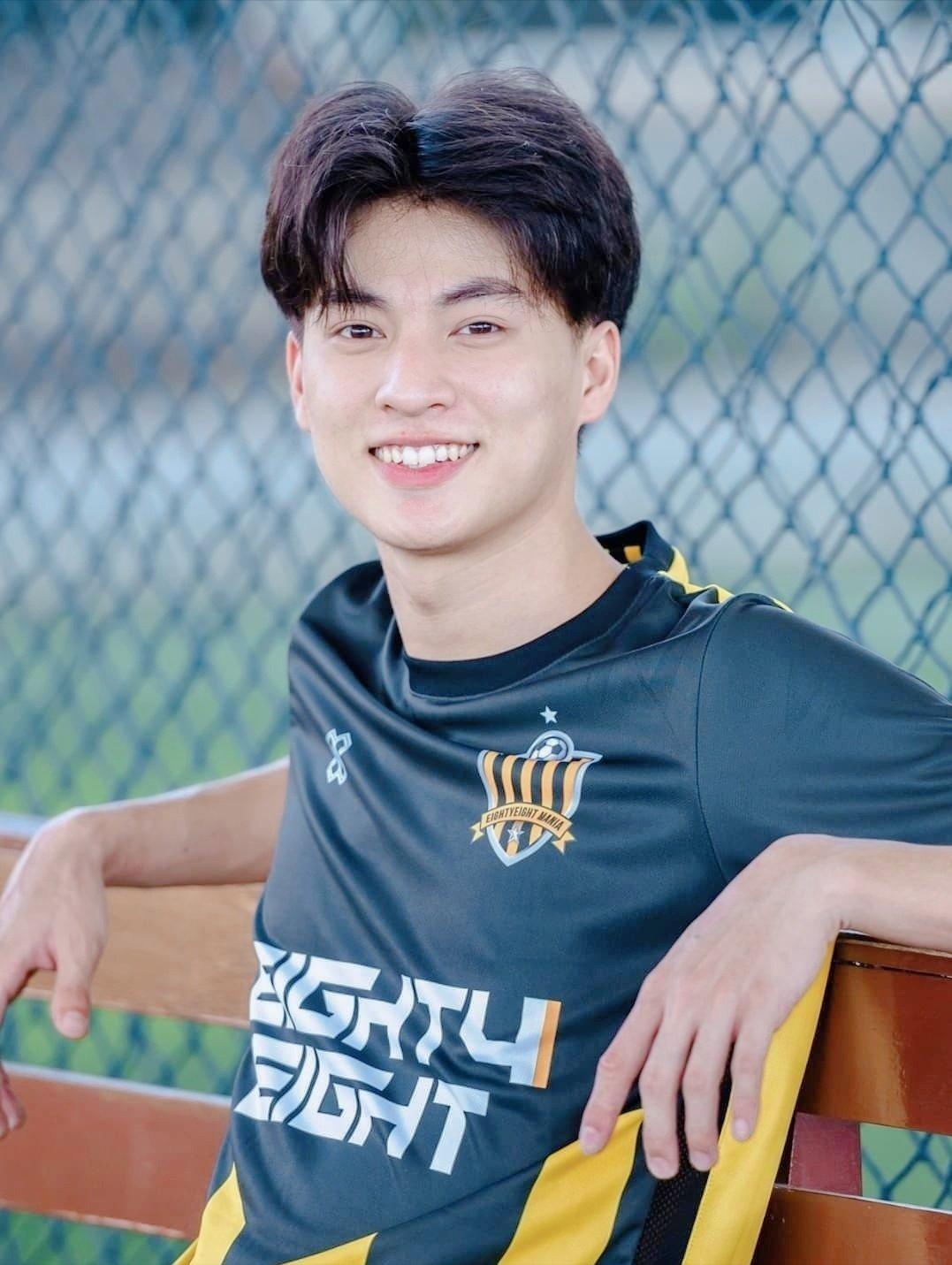 足球少年糕卡娜：热爱足球的他快乐无比